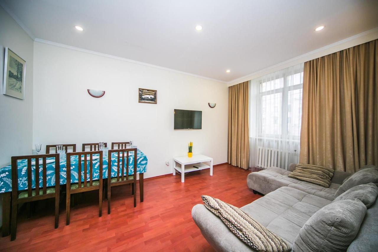 Apartment Ploshchad Pobedy 3 komnaty Mińsk Zewnętrze zdjęcie