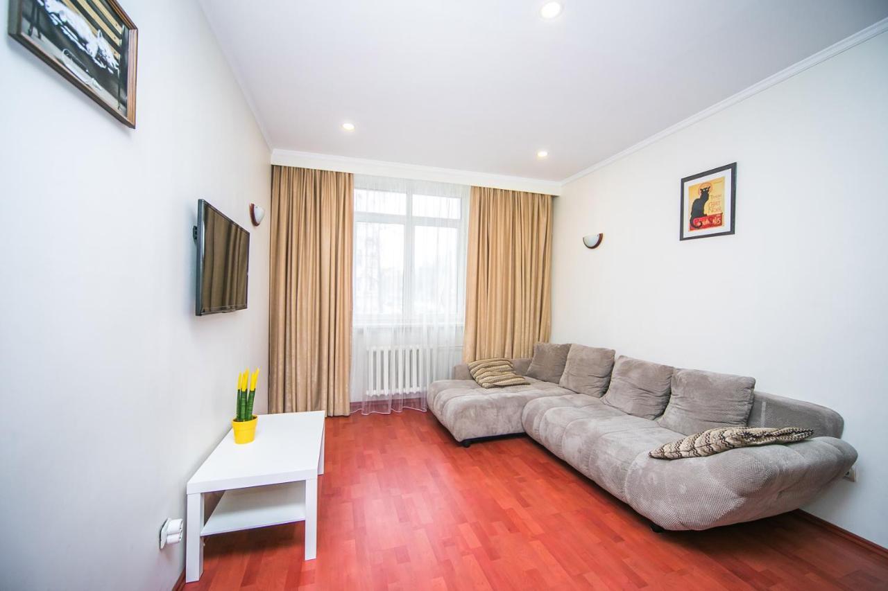 Apartment Ploshchad Pobedy 3 komnaty Mińsk Zewnętrze zdjęcie