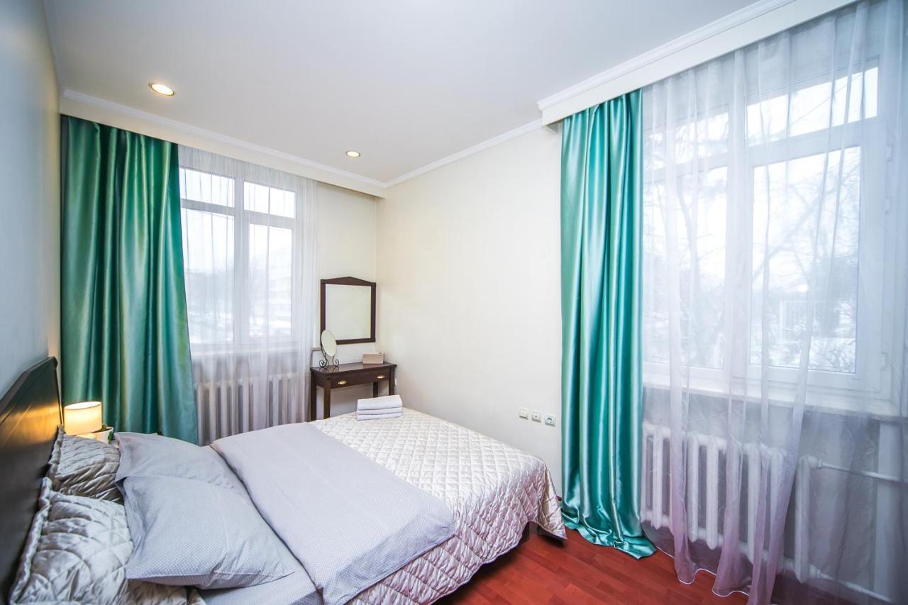 Apartment Ploshchad Pobedy 3 komnaty Mińsk Zewnętrze zdjęcie