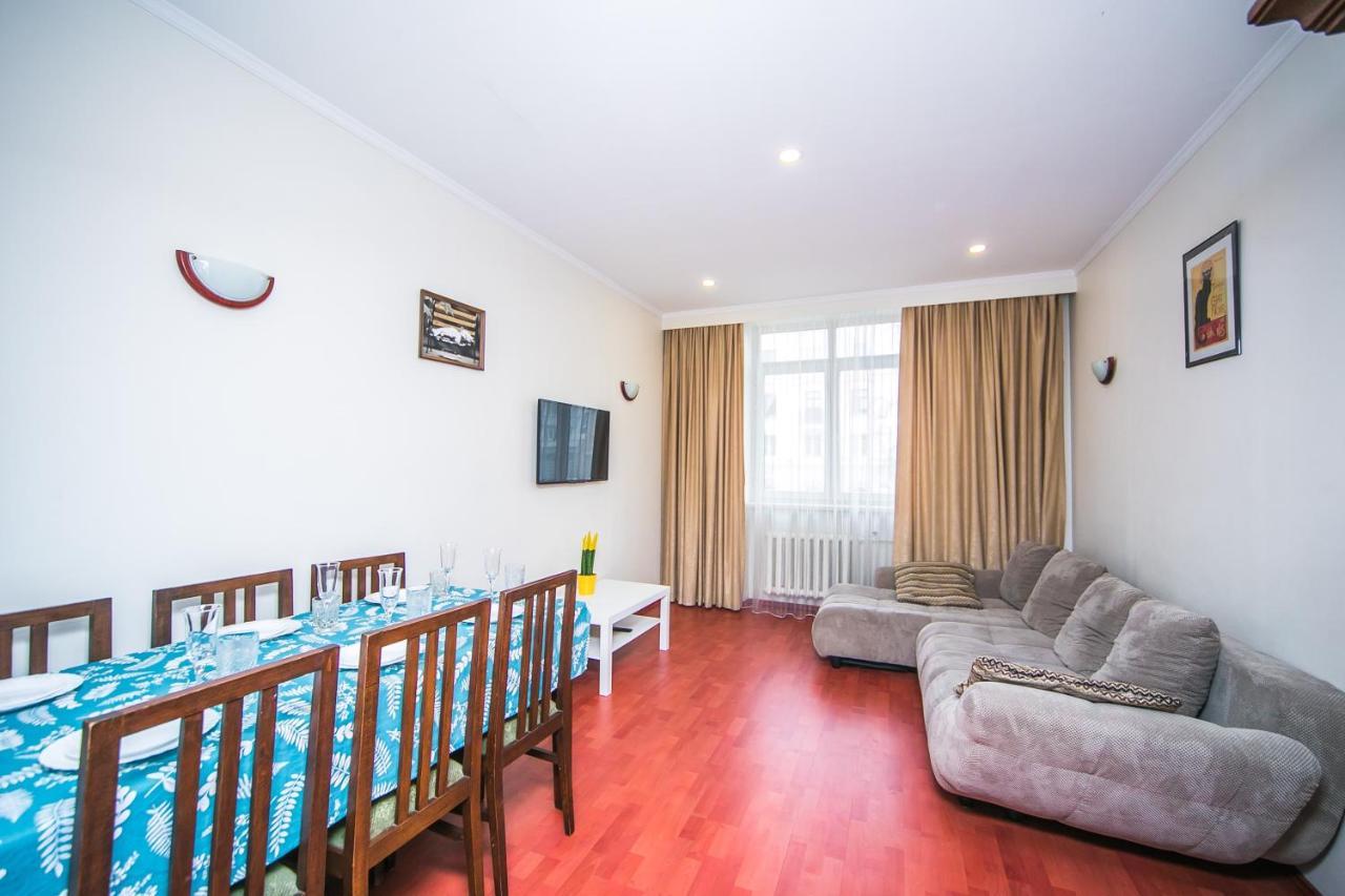 Apartment Ploshchad Pobedy 3 komnaty Mińsk Zewnętrze zdjęcie